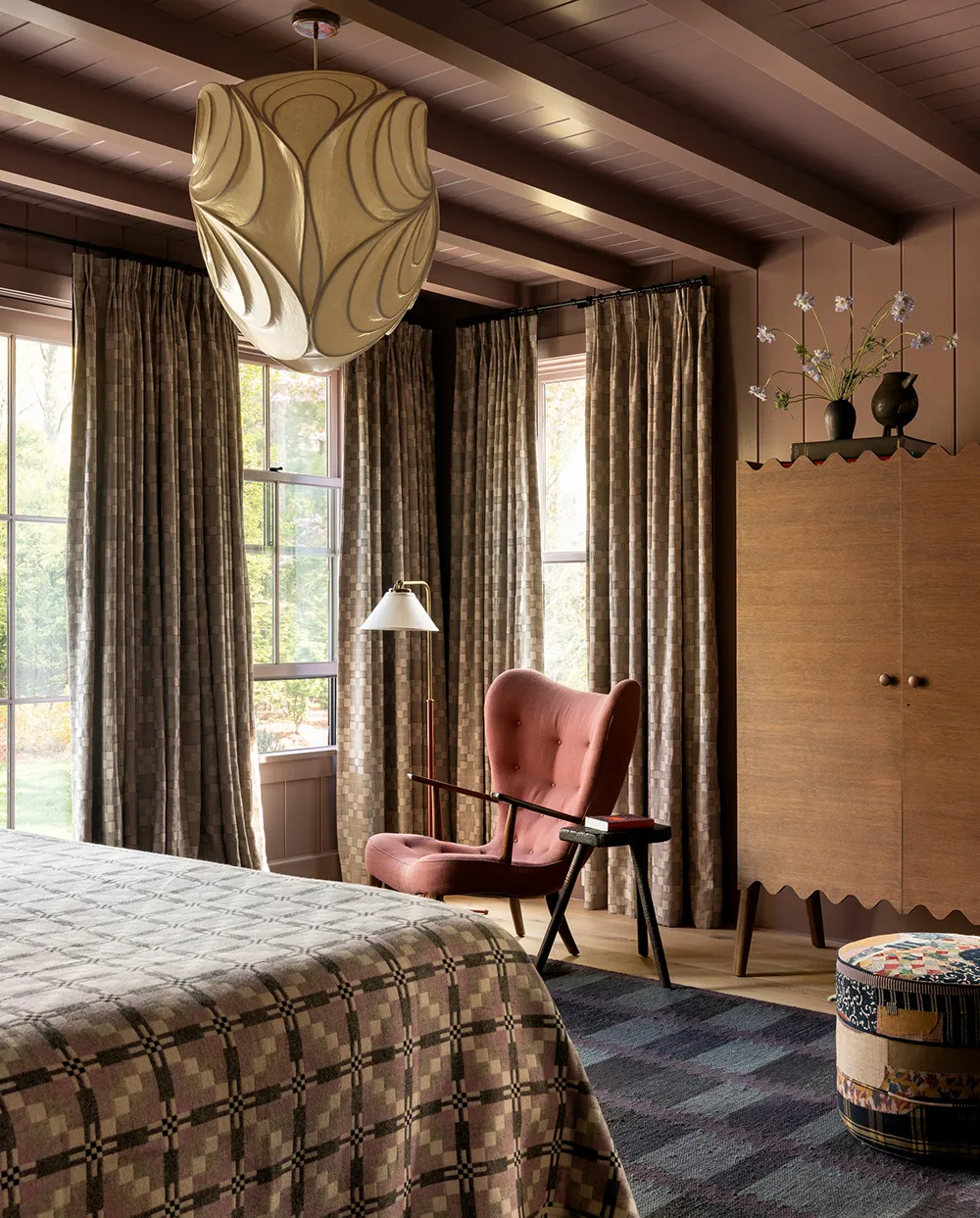 Motifs floraux dans chaque pièce : cottage confortable sur Long Island - Gallery image 19