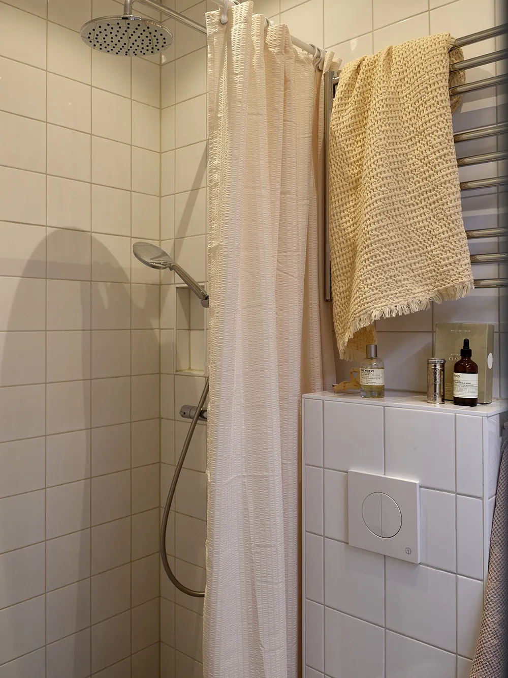 Appartement suédois avec chambres à coucher pastel et vues sur la baie (54 m²) - Gallery image 21