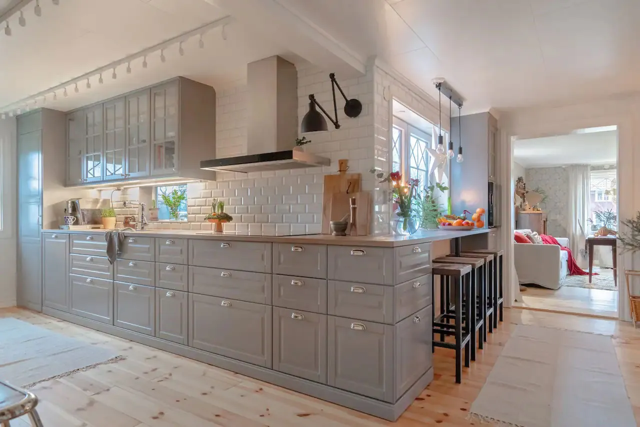 Alegre sencillez de una casa rural del siglo XVIII en Suecia - Gallery image 5