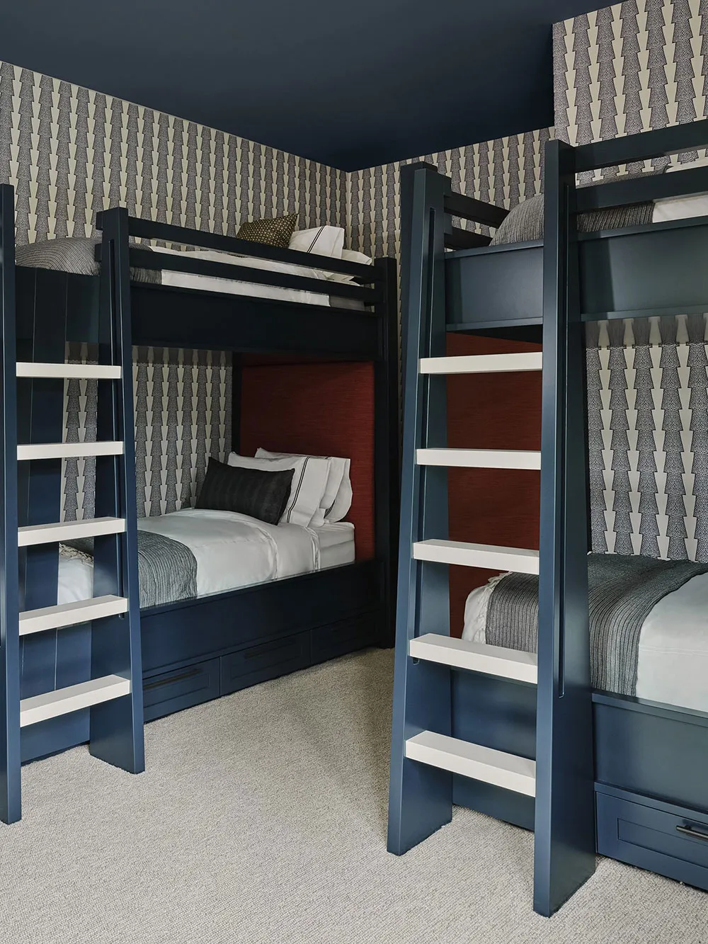 Wooden Cottage in the Forest by Lake Tahoe - Gallery image 16