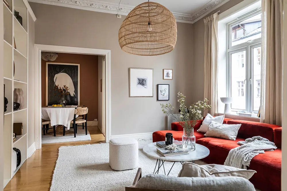 Warmere Töne und stylischer roter Sofa: Angenehme Wohnung in Oslo - Gallery image 2