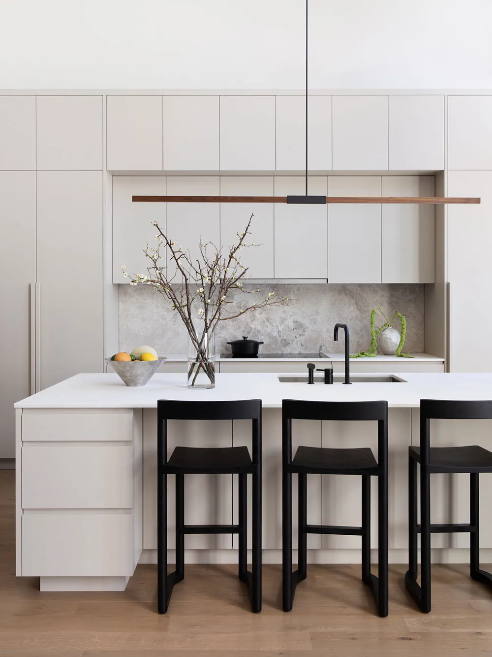 Peaceful and elegant modern interior of a townhouse in Brooklyn - Gallery image 5