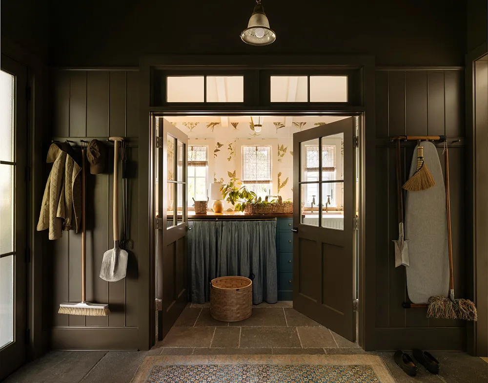 Motifs floraux dans chaque pièce : cottage confortable sur Long Island - Gallery image 10