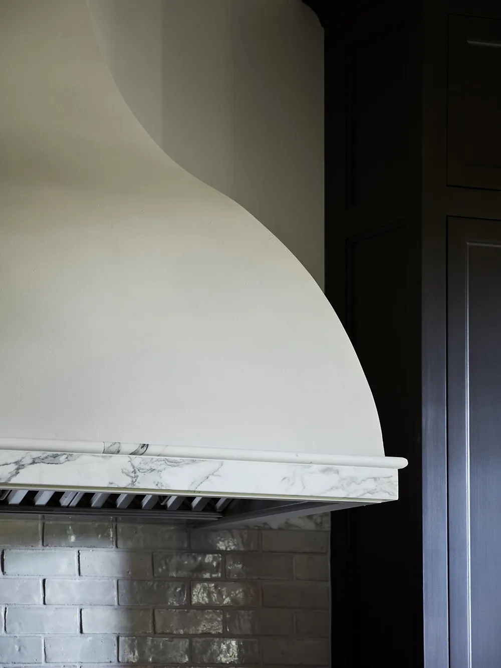 Design élégant et relaxant d'une maison en style Tudor - Gallery image 6