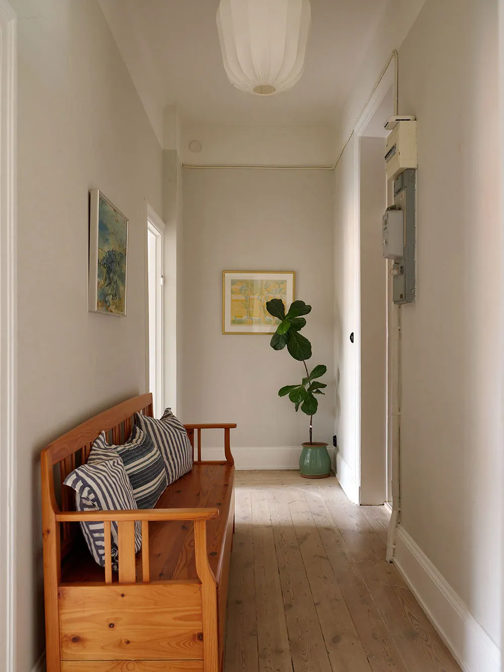 Красиві відтінки зеленого в дизайні затишної скандинавської квартири - Gallery image 14