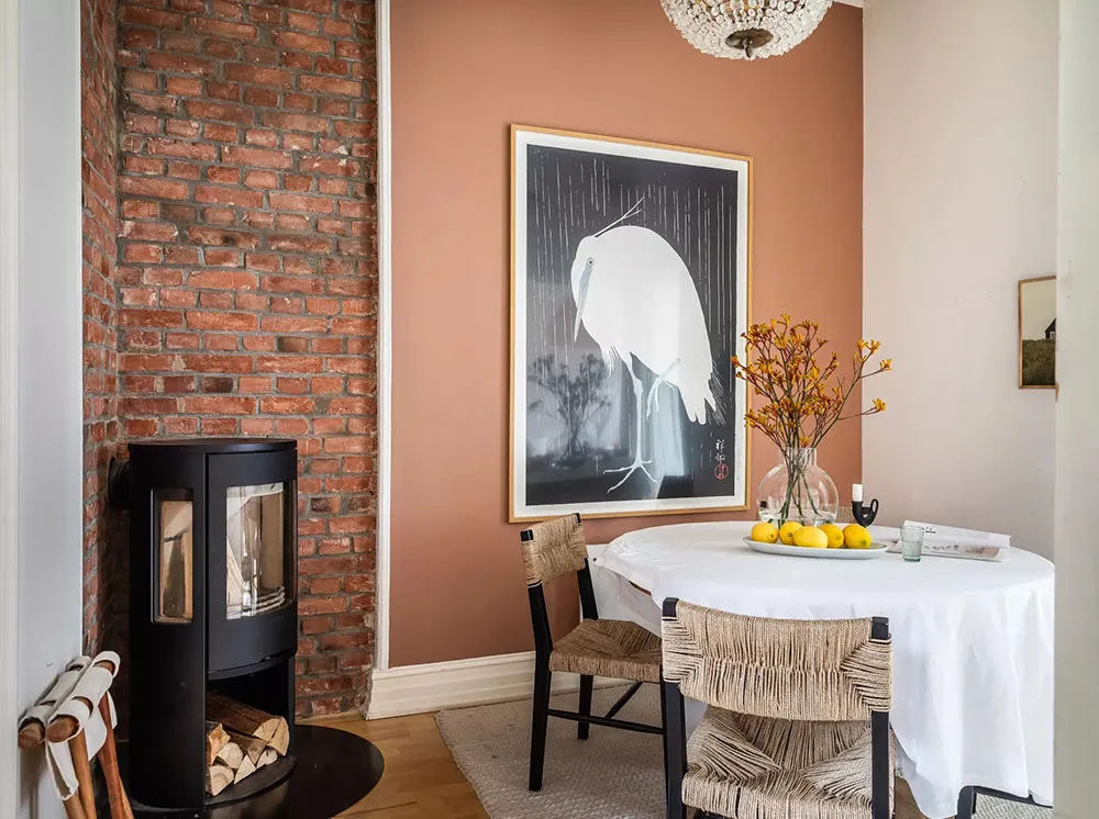 Warmere Töne und stylischer roter Sofa: Angenehme Wohnung in Oslo - Gallery image 8