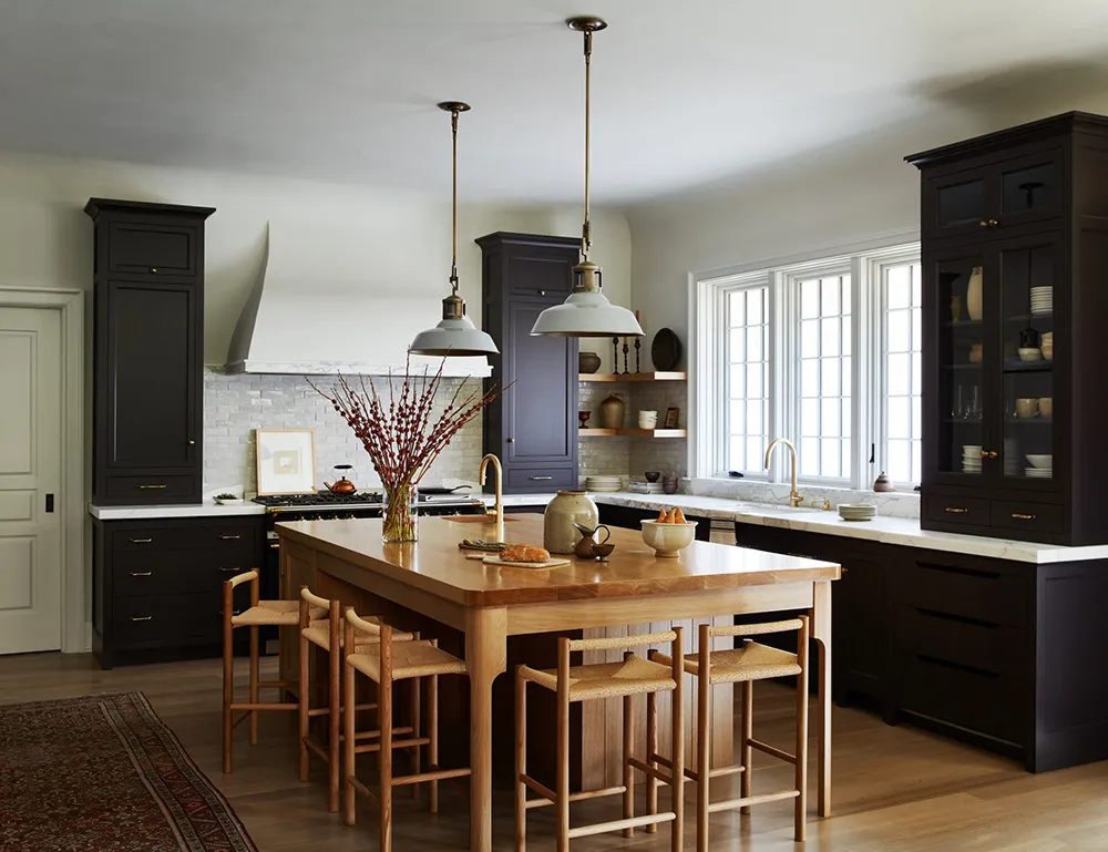 Design élégant et relaxant d'une maison en style Tudor - Gallery image 3