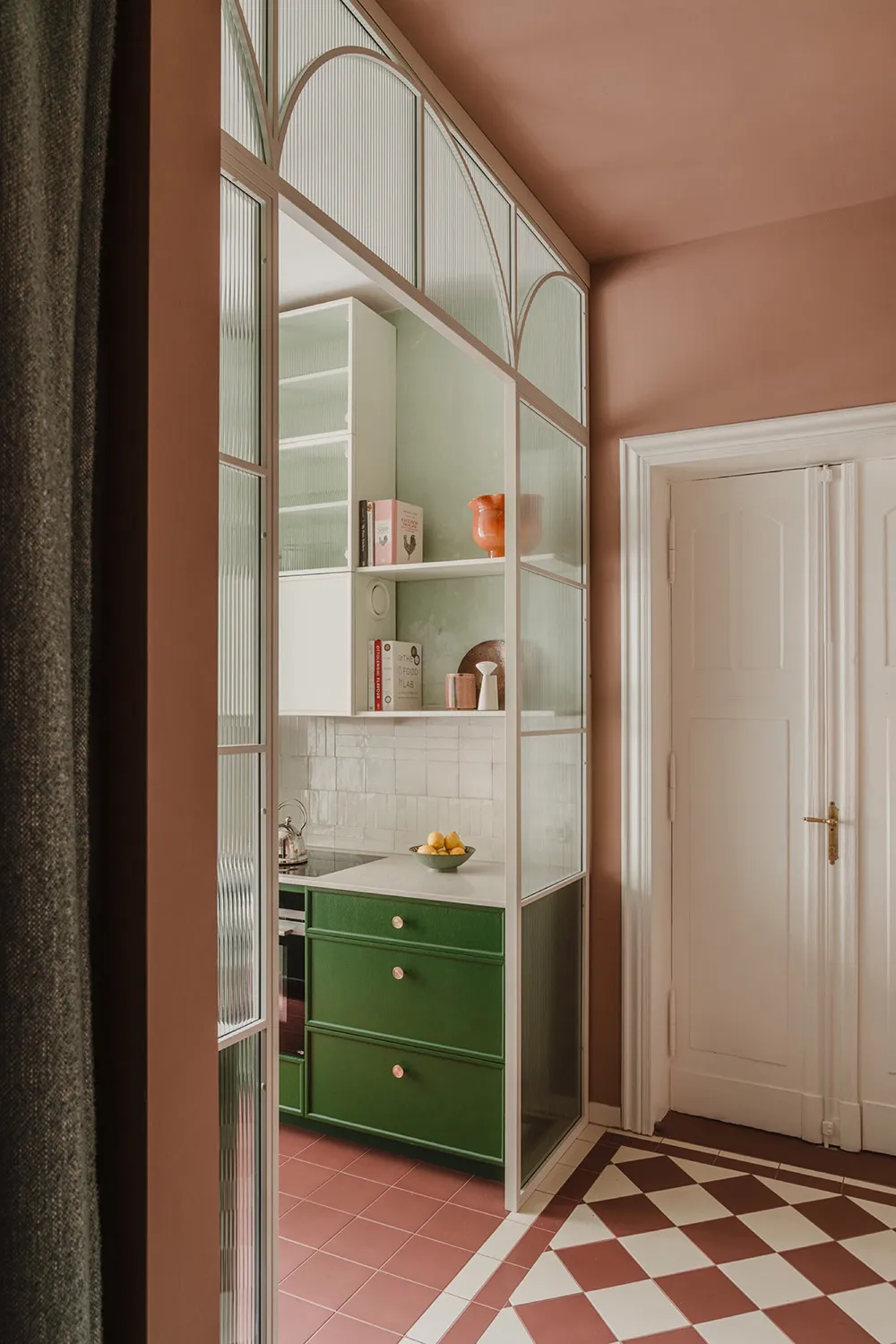 Viaje al tiempo: apartamento en un edificio antiguo en Berlín - Gallery image 9