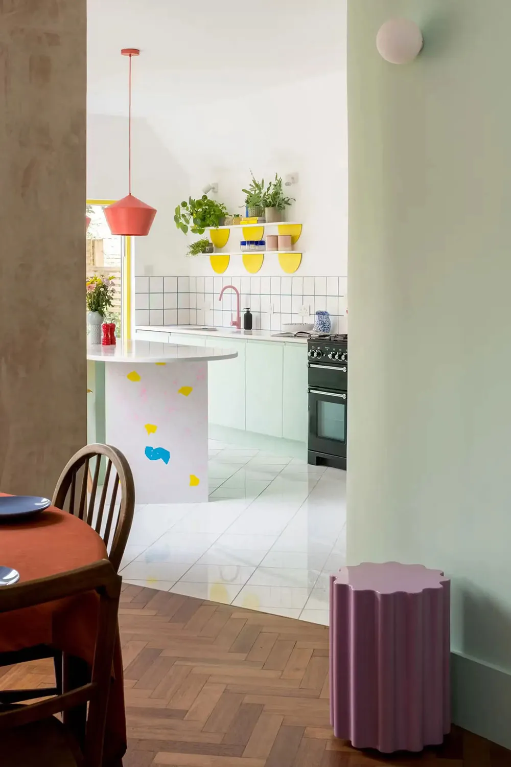 Kingdom of Pastel Tones in Interior Design of a Graphic Designer's Home in London - Gallery image 8