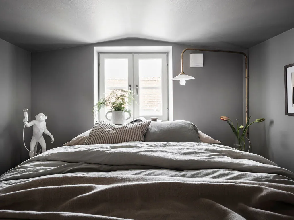 Pequeña suite de ático con tonos grises elegantes (35 m²) - Gallery image 20