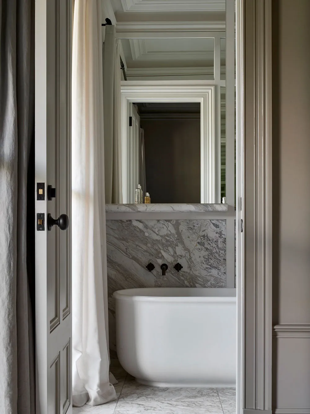 Gemäßigte Farbpalette und ästhetische moderne Innenausstattungen: Haus in Melbourne - Gallery image 13