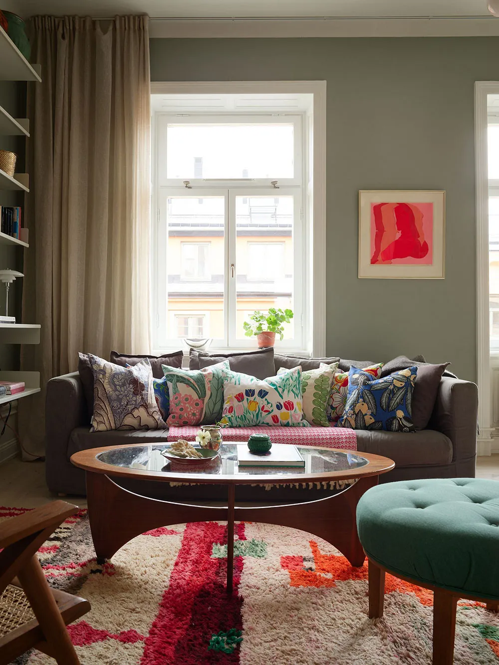 Красиві відтінки зеленого в дизайні затишної скандинавської квартири - Gallery image 1