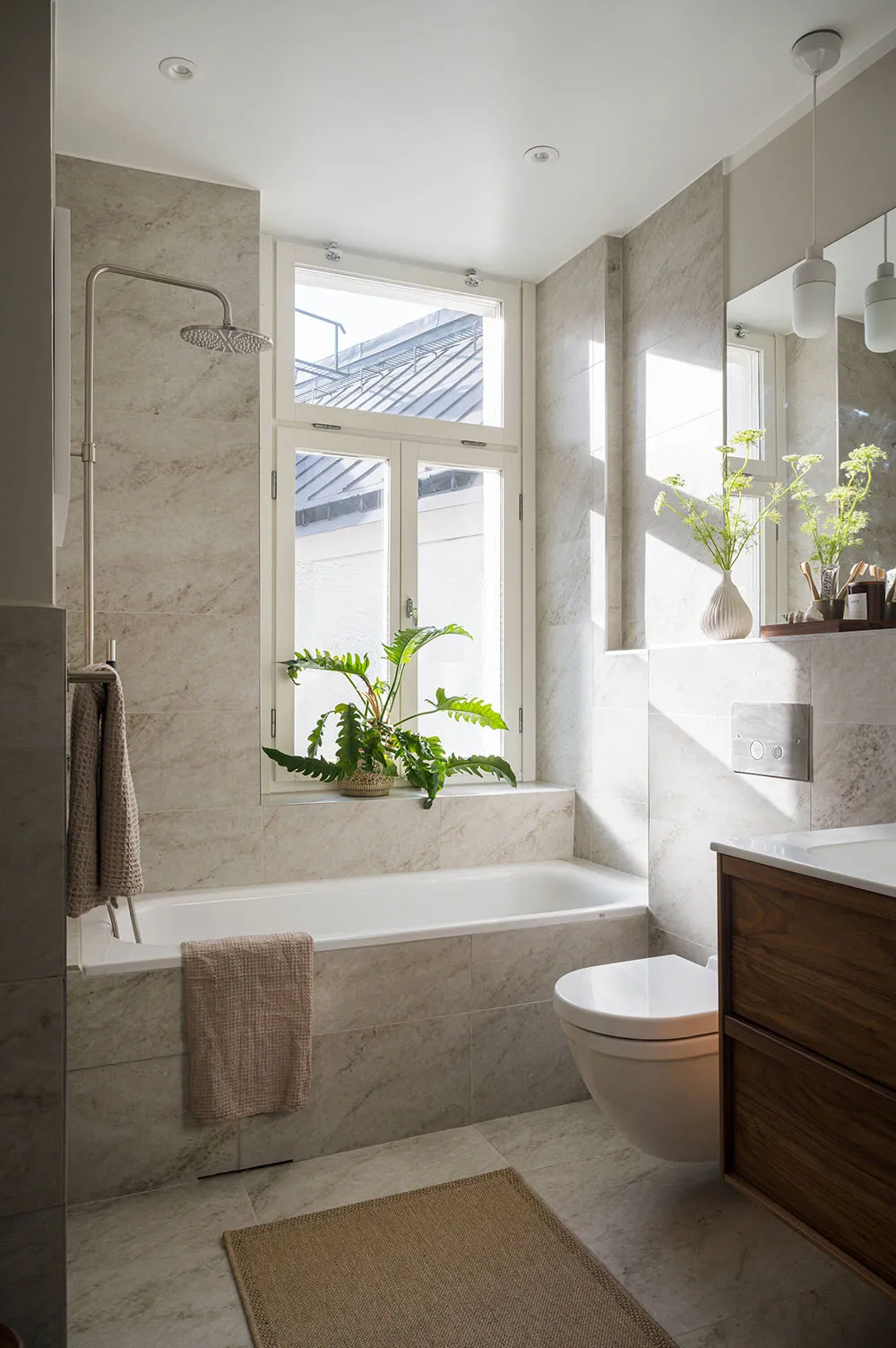 Просторные комнаты и спокойный элегантный дизайн: квартира в центре Стокгольма (108 кв. м) - Gallery image 7