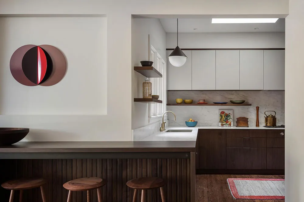 Przyjazne dzienny światło i ciekawy dekor w designie domu w San Francisco - 12