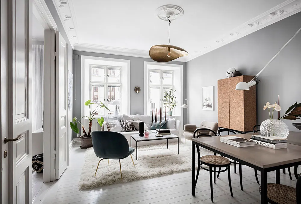 Interior escandinavo aireado con dormitorio oscuro (61 m²) - Gallery image 2