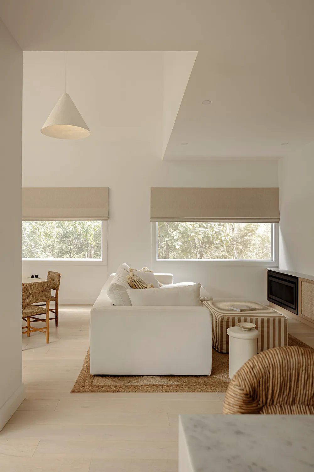 Interior that warms and relaxes: house in Sydney - Gallery image 5