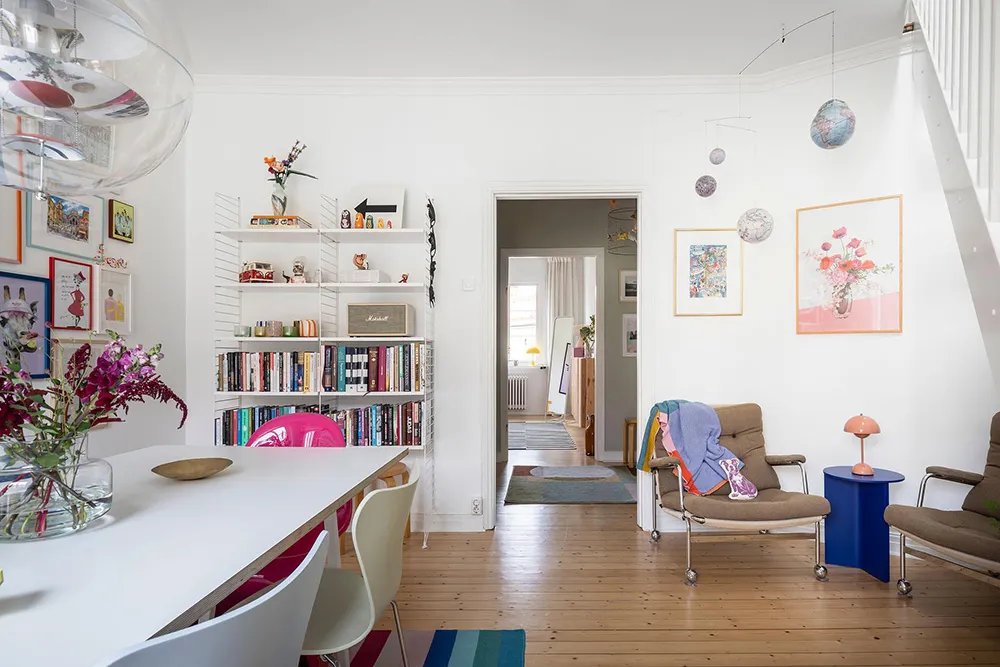 Bright two-story apartment with poster gallery in Gothenburg (83 m²) - Gallery image 8