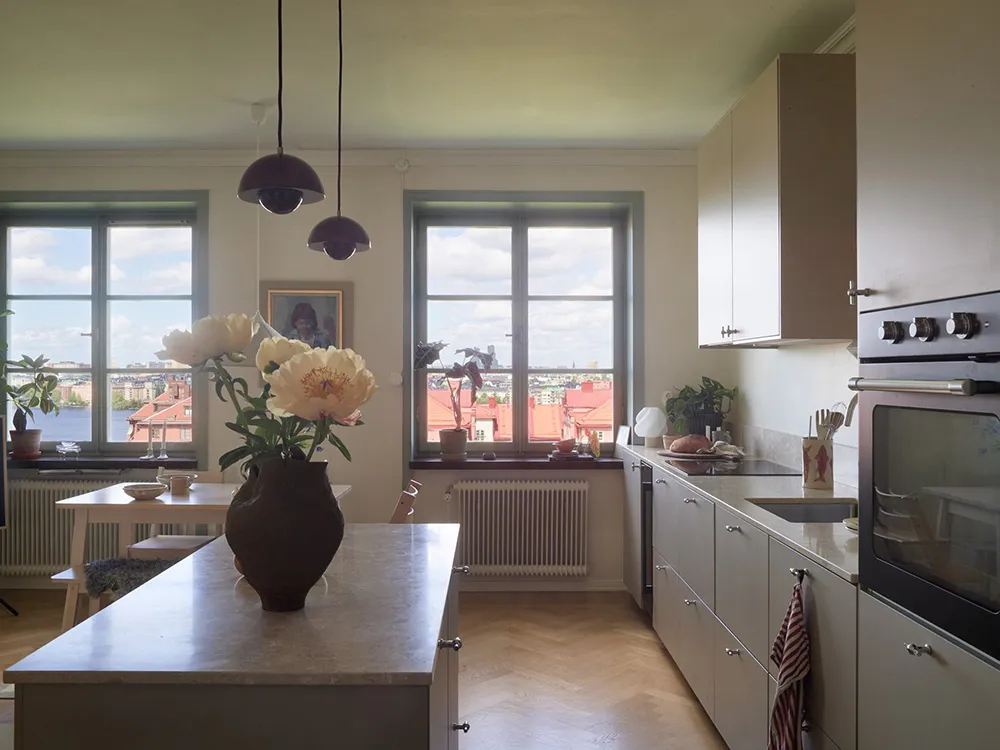 Appartement suédois avec chambres à coucher pastel et vues sur la baie (54 m²) - Gallery image 2