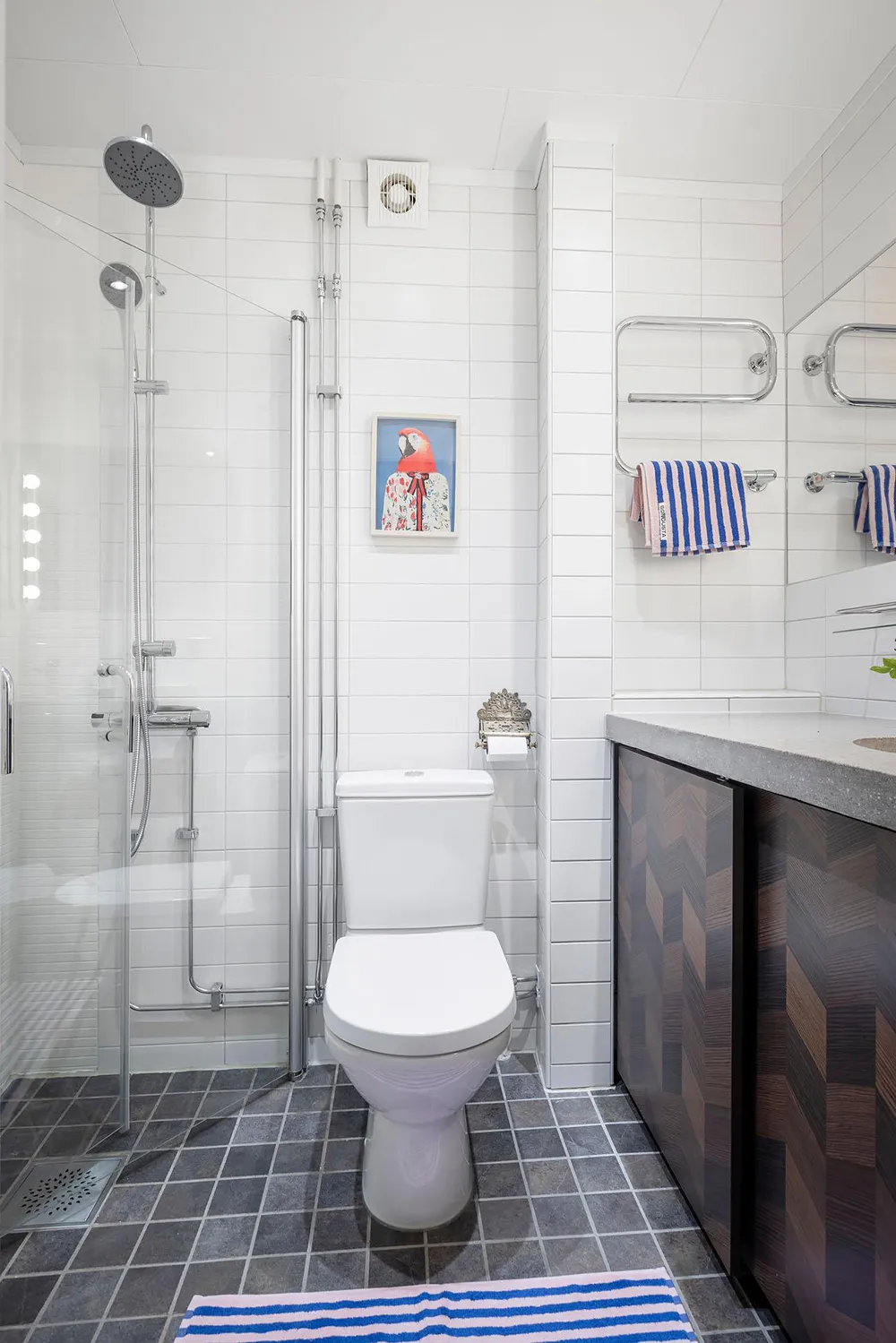 Bright two-story apartment with poster gallery in Gothenburg (83 m²) - Gallery image 25