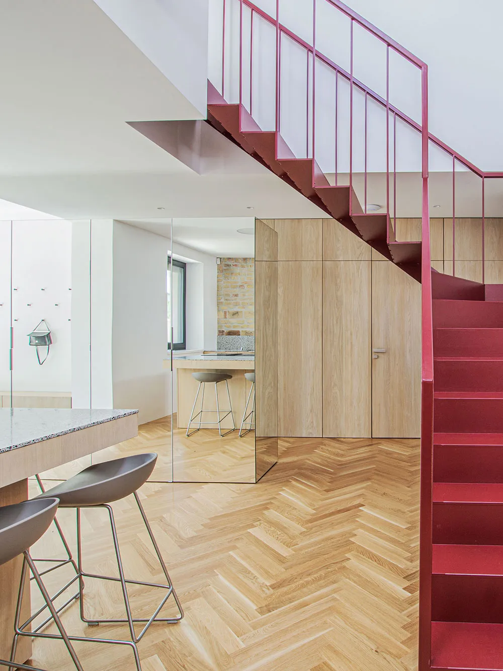 Brick, beams, minimalism: bright loft in Bratislava - Gallery image 9