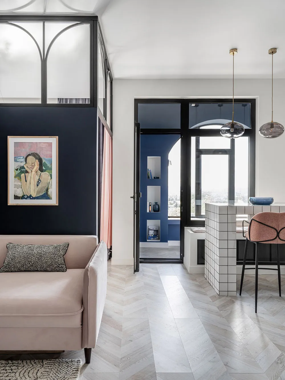 Originaler Design einer kleinen Mädchen-Wohnung mit Blick auf den Park in Moskau (44 qm) - Gallery image 1