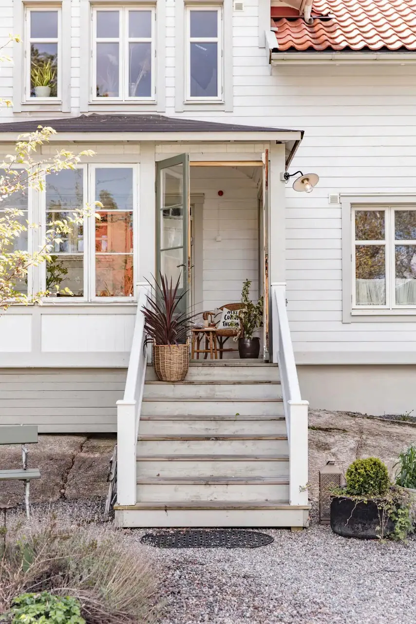 Анна с мужем построили коттедж в Швеции, который похож на 100-летний - Gallery image 1