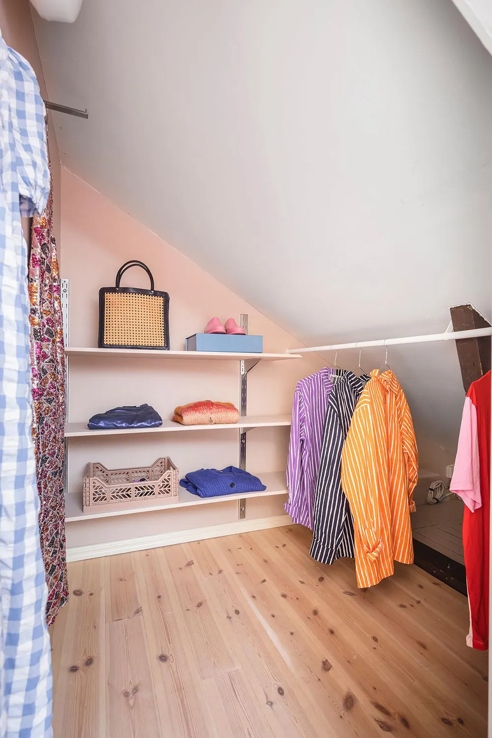 Bright two-story apartment with poster gallery in Gothenburg (83 m²) - Gallery image 36