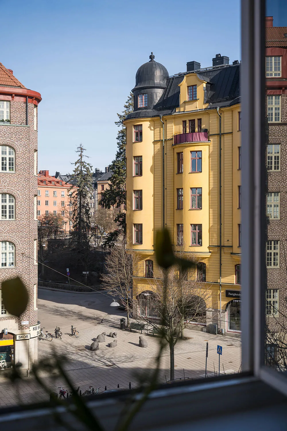 Просторные комнаты и спокойный элегантный дизайн: квартира в центре Стокгольма (108 кв. м) - Gallery image 21