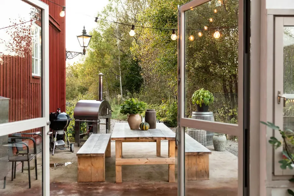 Weiße Möbel auf grauem Hintergrund: stylische schwedische Ferienvilla - Gallery image 20