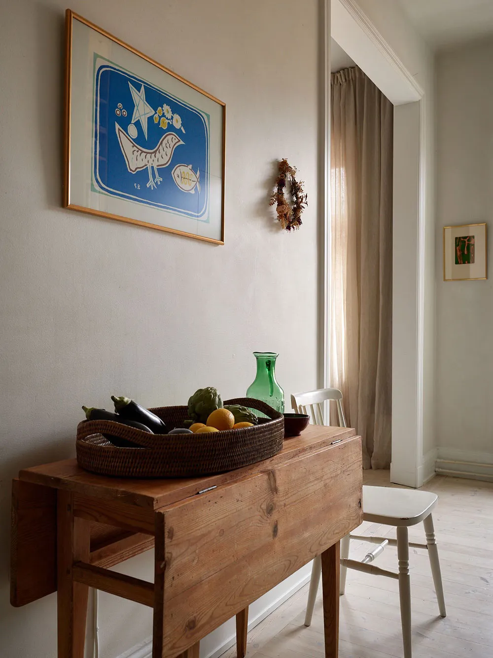 Красиві відтінки зеленого в дизайні затишної скандинавської квартири - Gallery image 12