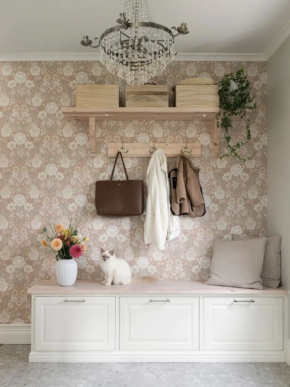 Amazing white cottage in Sweden where people live all year round - Gallery image 9