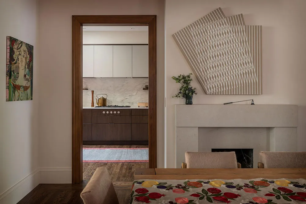 Przyjazne dzienny światło i ciekawy dekor w designie domu w San Francisco - 13