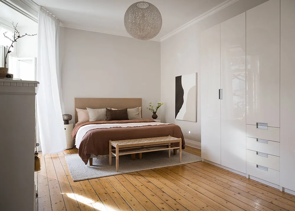 Просторные комнаты и спокойный элегантный дизайн: квартира в центре Стокгольма (108 кв. м) - Gallery image 5