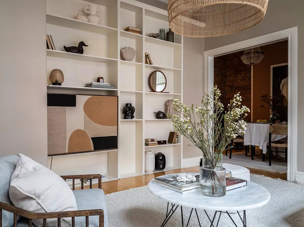 Warmere Töne und stylischer roter Sofa: Angenehme Wohnung in Oslo - Gallery image 6