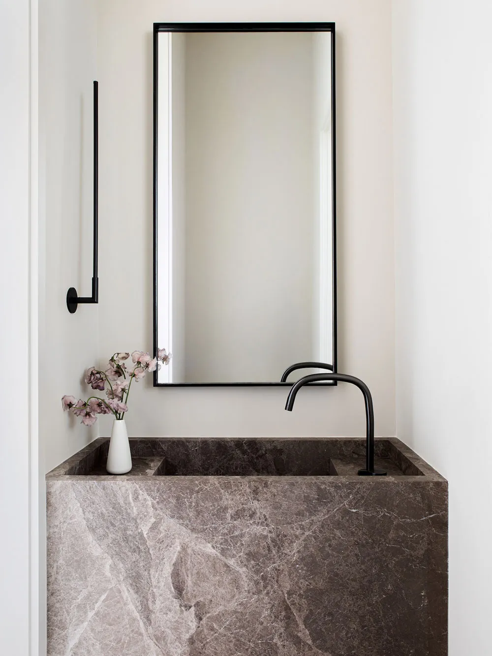 Peaceful and elegant modern interior of a townhouse in Brooklyn - Gallery image 14