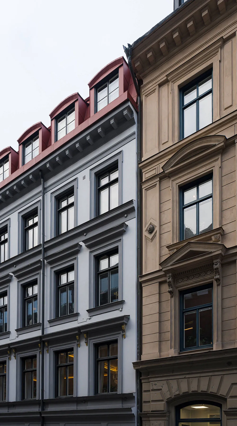 Planification ouverte et accents de couleur élégants : appartements à Stockholm - Gallery image 24