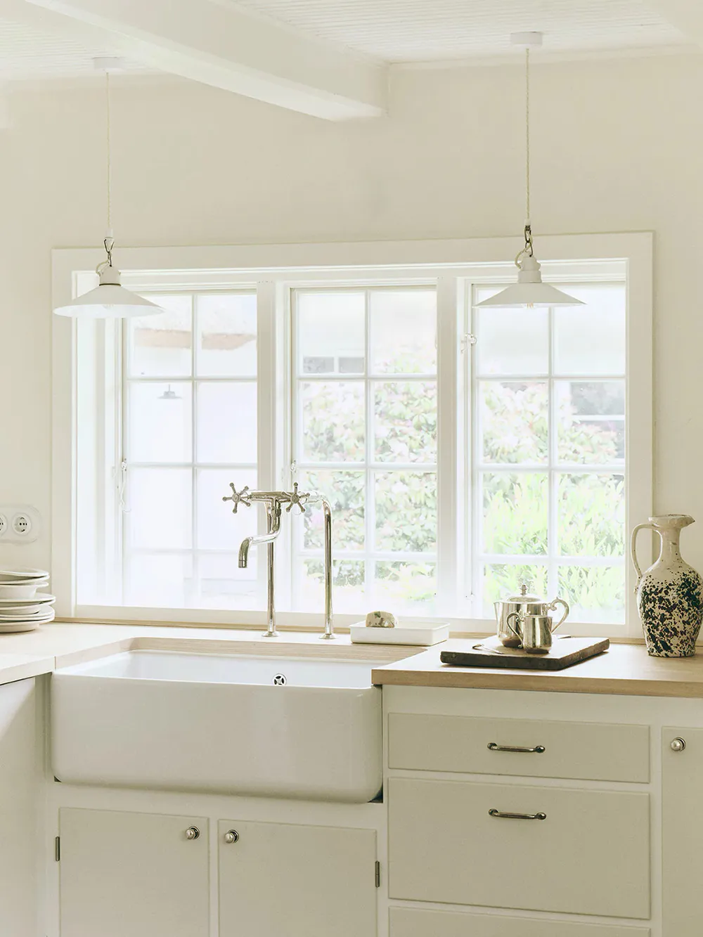 Estetyczne wnętrza tradycyjnego domu z sierpianą dachem w Danii - Gallery image 6