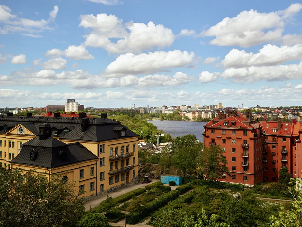 Appartement suédois avec chambres à coucher pastel et vues sur la baie (54 m²) - Gallery image 1