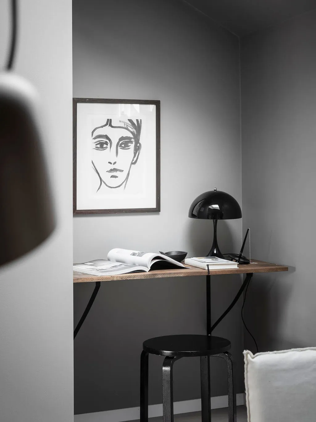 Pequeña suite de ático con tonos grises elegantes (35 m²) - Gallery image 13