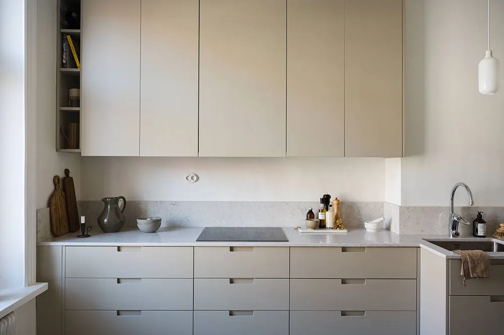 Просторные комнаты и спокойный элегантный дизайн: квартира в центре Стокгольма (108 кв. м) - Gallery image 14