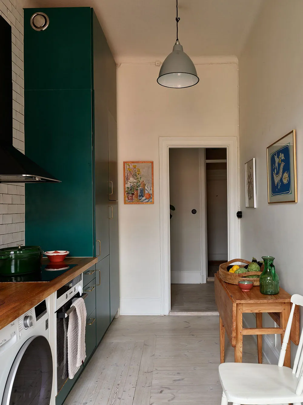 Красиві відтінки зеленого в дизайні затишної скандинавської квартири - Gallery image 13