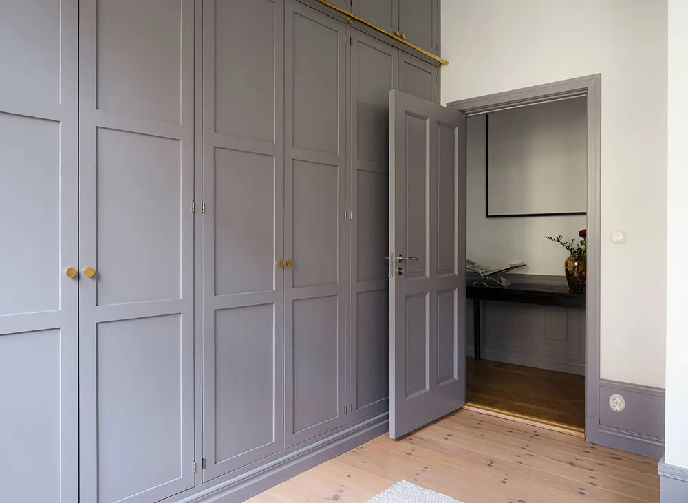 Planification ouverte et accents de couleur élégants : appartements à Stockholm - Gallery image 17