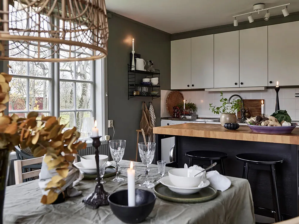 Gemütliche graue Interieurs einer ländlichen Ferienhaus in Schweden - Gallery image 4