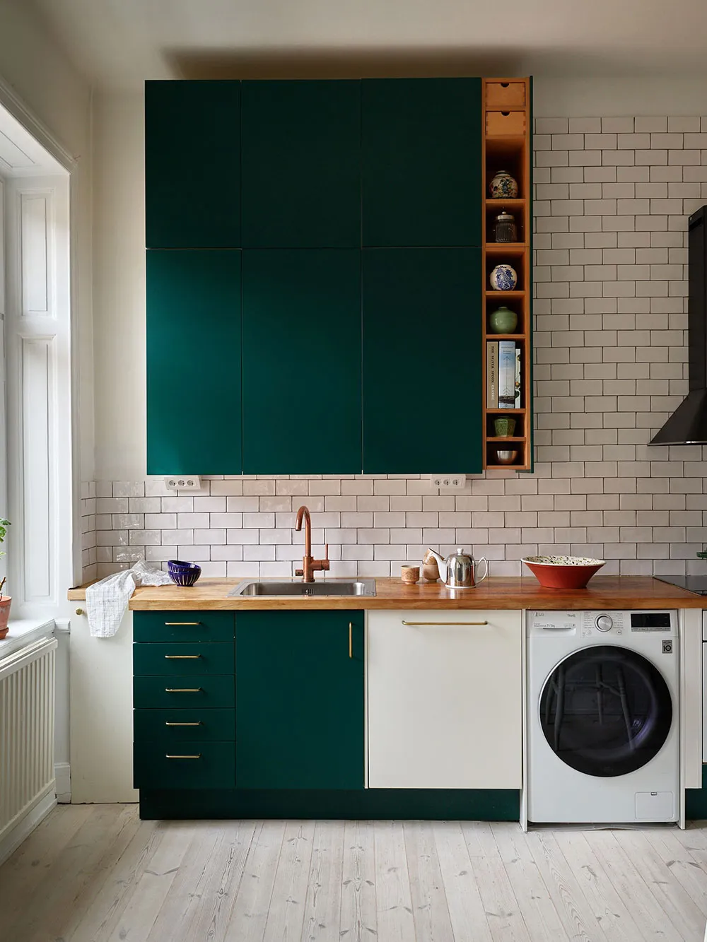 Красиві відтінки зеленого в дизайні затишної скандинавської квартири - Gallery image 10