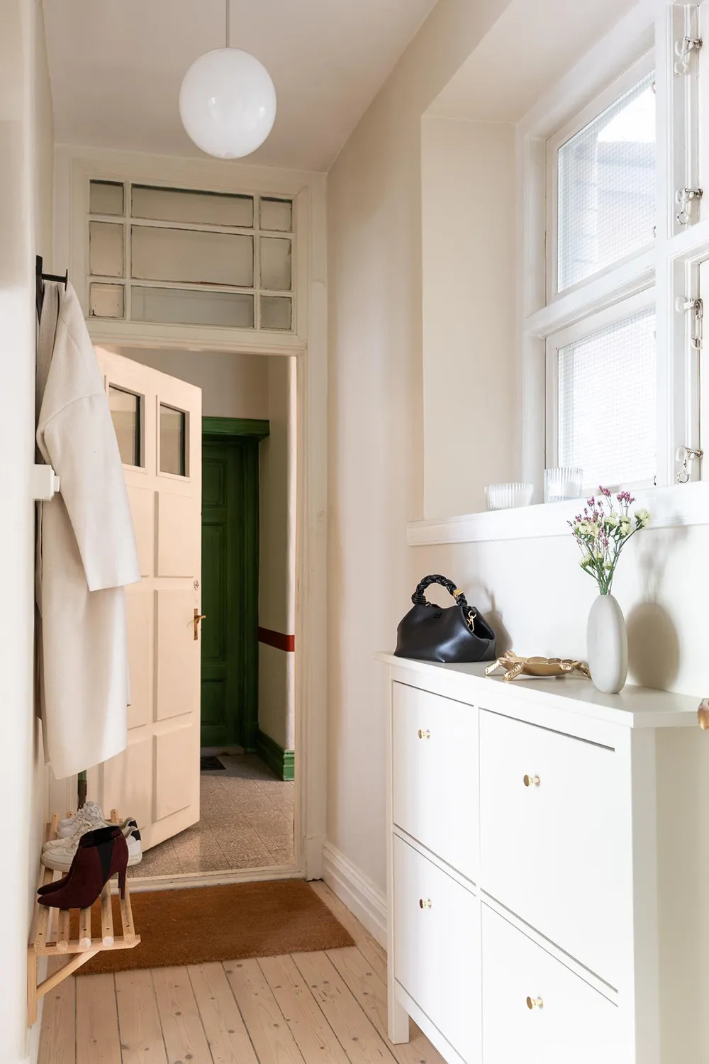 Tonos verdes y acentos cálidos: apartamento en Suecia (87 m²) - Gallery image 32