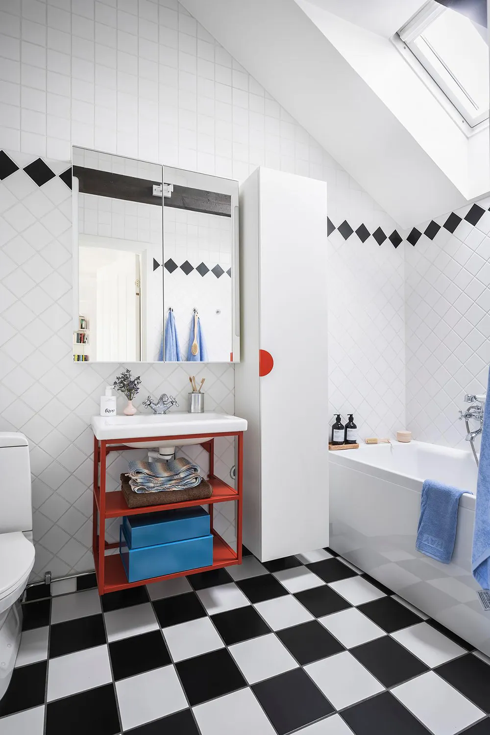 Bright two-story apartment with poster gallery in Gothenburg (83 m²) - Gallery image 37