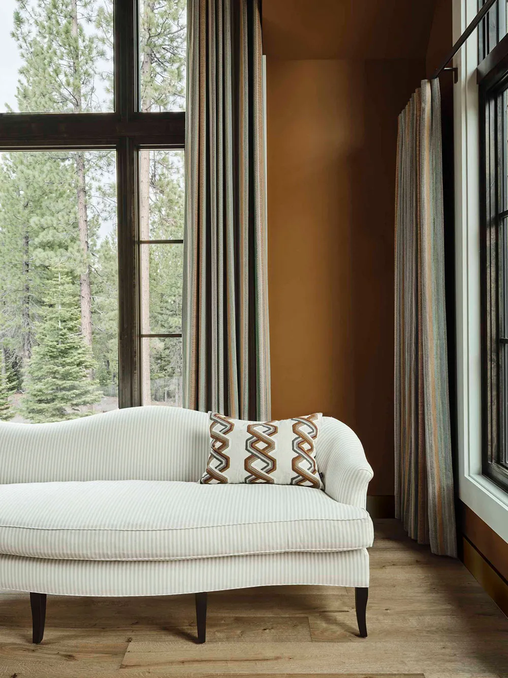 Wooden Cottage in the Forest by Lake Tahoe - Gallery image 12