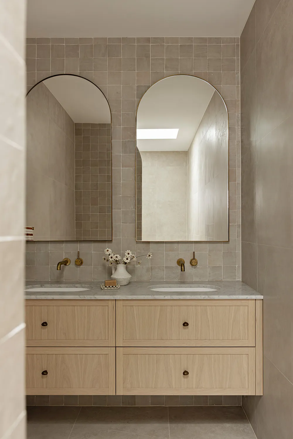 Interior that warms and relaxes: house in Sydney - Gallery image 13