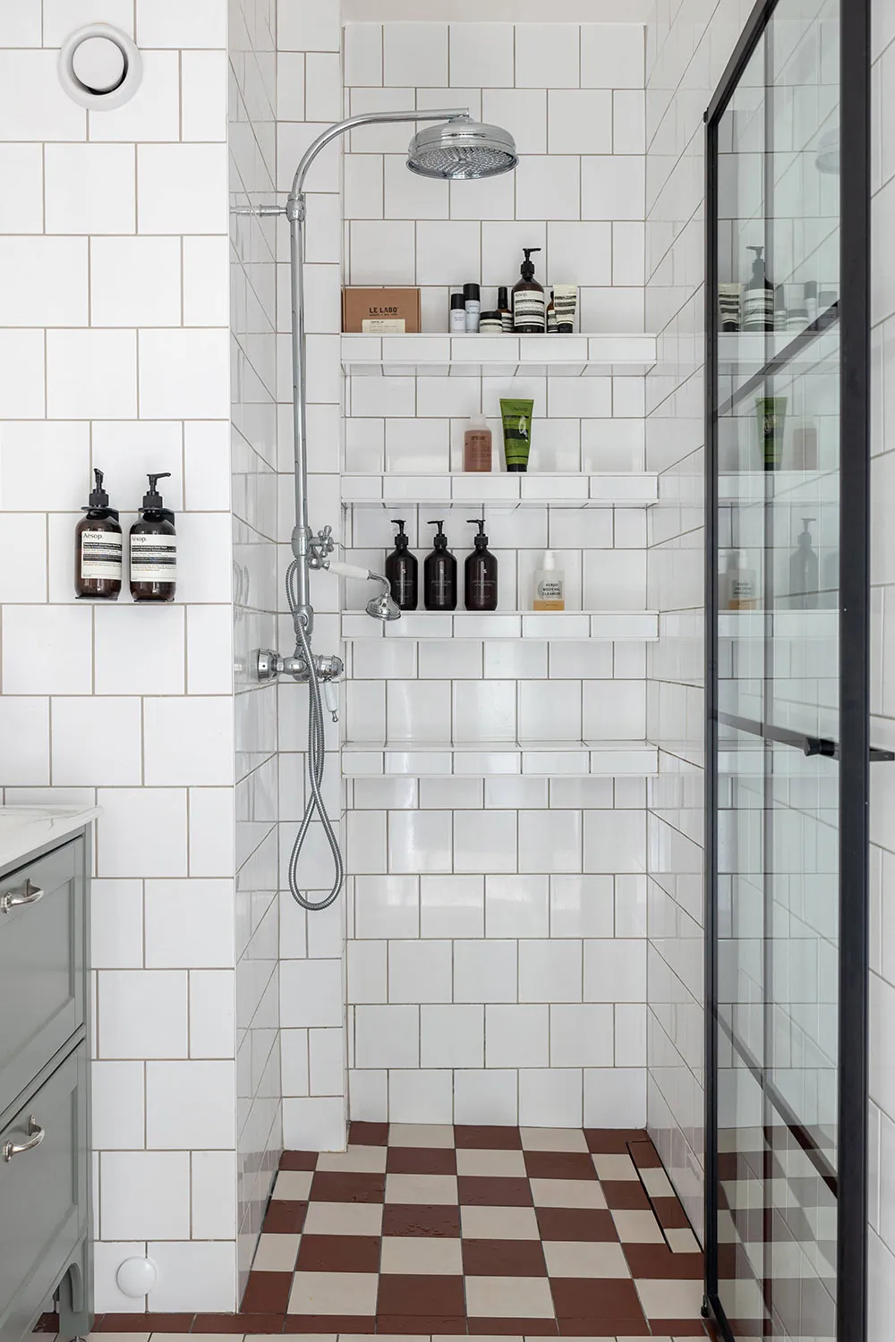 Blau- und hellgrüne Akzente: Fröhliche Wohnung in Stockholm (54 qm) - Gallery image 25