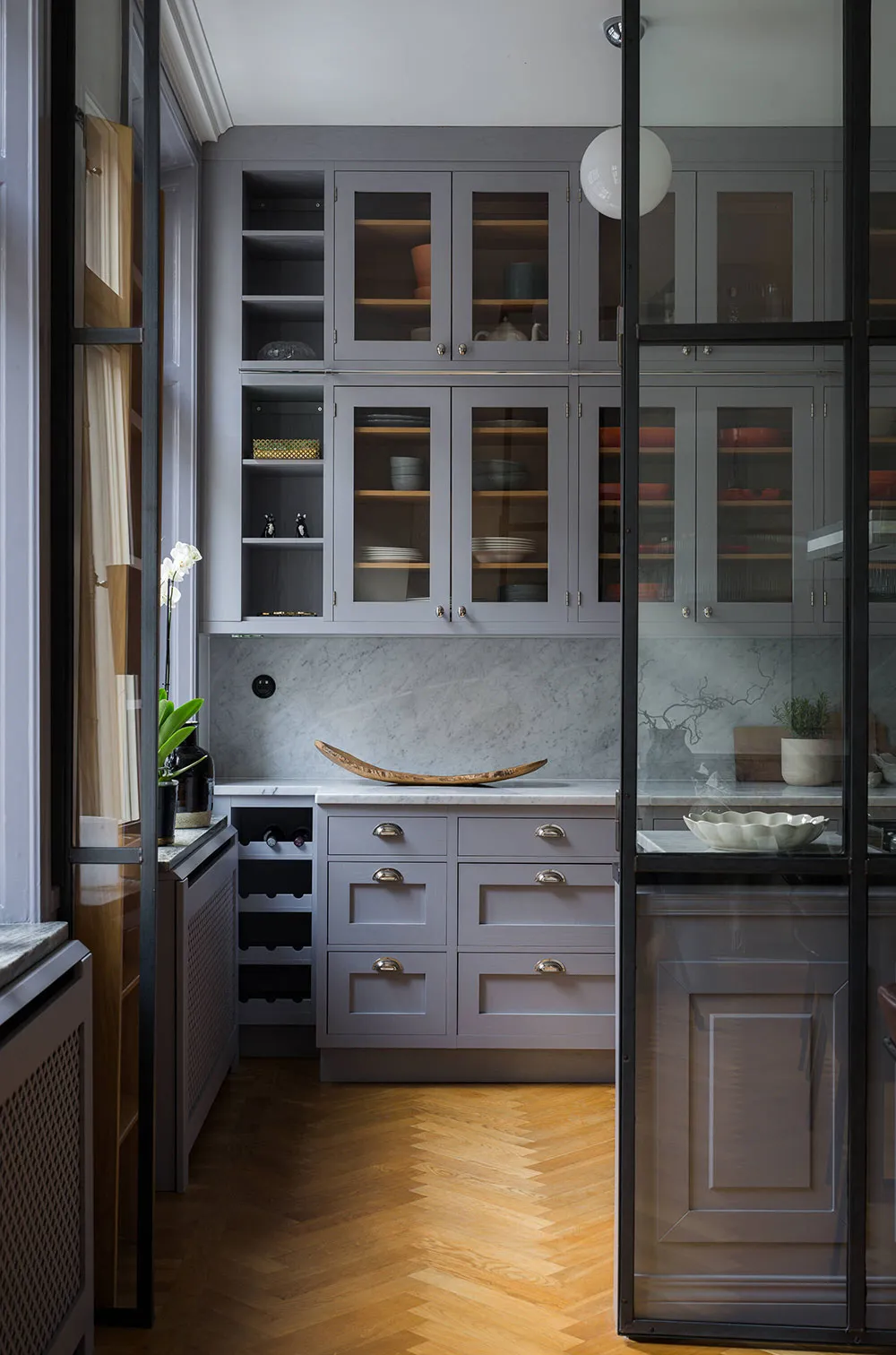 Planification ouverte et accents de couleur élégants : appartements à Stockholm - Gallery image 3